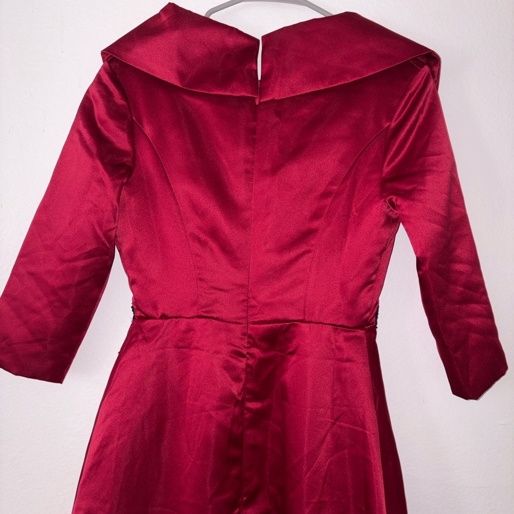 Red Satin Long-Sleeve Evening Dress with Appliqué Detail - Picture 11 of 15